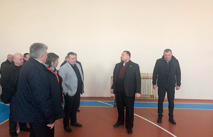 parlamentar proviv nyzku zustrichei iz silskymy zhyteliamy 2