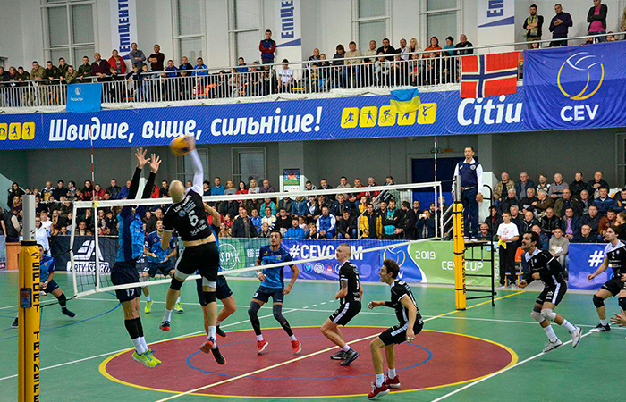 khmelnytska voleibolna komanda zihrala proty norvezhtsiv v horodku