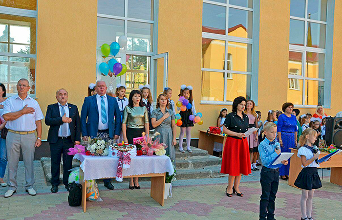 den znan na khmelnychchyni v shkolakh prolunav pershyi dzvonyk2