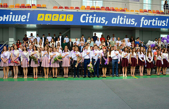 khvilyuyucha ta nezabutnya podiya dlya vipusknikiv gorodka4