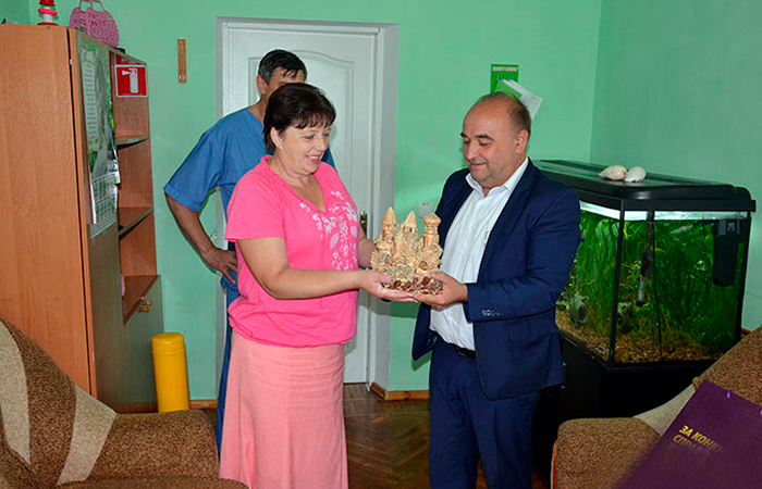 akvarium dlia ditei z obmezhenymy fizychnymy mozhlyvostiamy