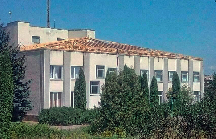 budynok kultury v zakupnomu otrymaie novyi dakh