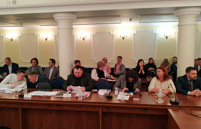 komitet z pytan finansiv podatkovoi ta mytnoi polityky rozhlianuv novi zakonoproiekty
