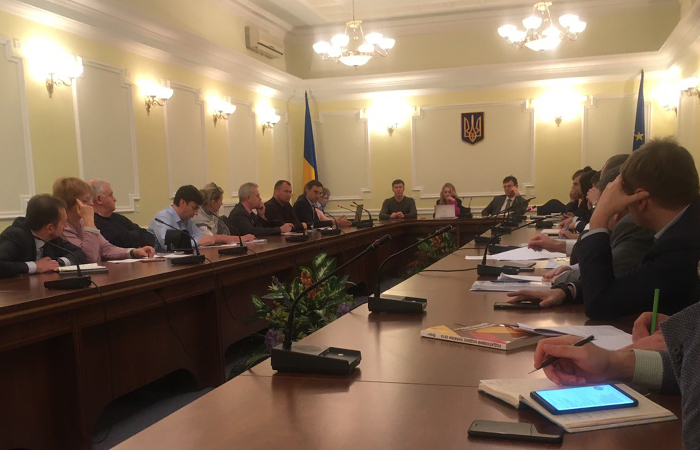 kruhlyi stil z predstavnykamy biznesu