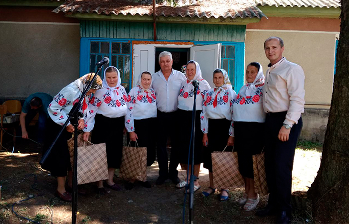 khrystyiany vidsviatkuvaly den sviatoi triitsi abo zeleni sviata 1